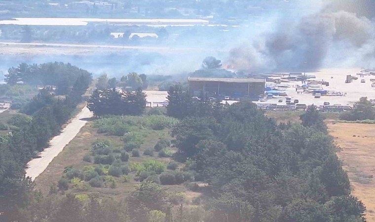 Mersin Silifkede liman şantiyesinde yangın, ekipler havadan ve karadan müdahale ediyor