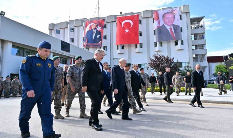 MHP Lideri Bahçeliden Polis Özel Harekat Başkanlığına ziyaret