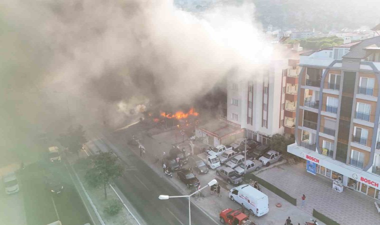 Milasta çıkan yangında iş yeri küle döndü