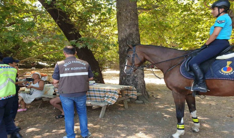 Milli Parkta ziyaretçiler çevre konusunda bilgilendirildi