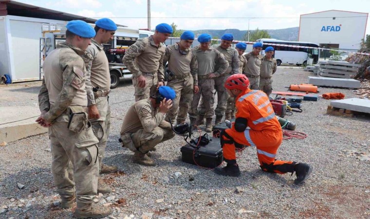 Muğla İl Jandarma Komutanlığında depremde arama kurtarma eğitimi verildi