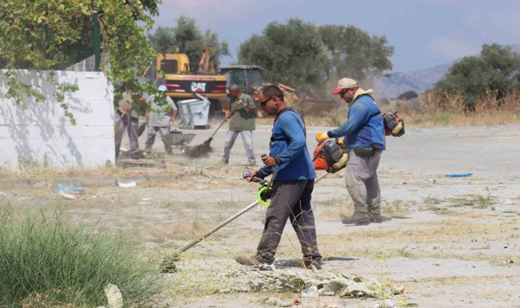 Nazilli Belediyesi Pınarbaşı Mahallesinde temizlik çalışması başlattı