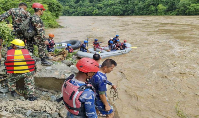 Nepalde toprak kayması: 12 ölü, 63 kayıp