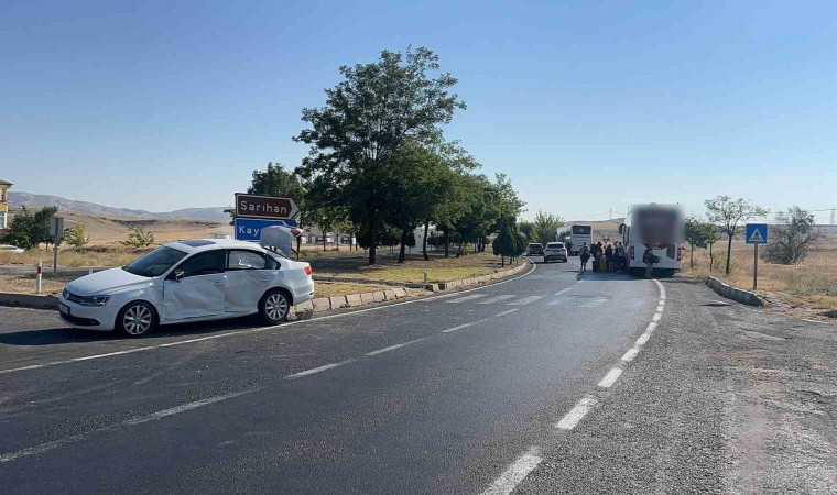 Nevşehirde otomobil ile yolcu otobüsü çarpıştı: 4 yaralı