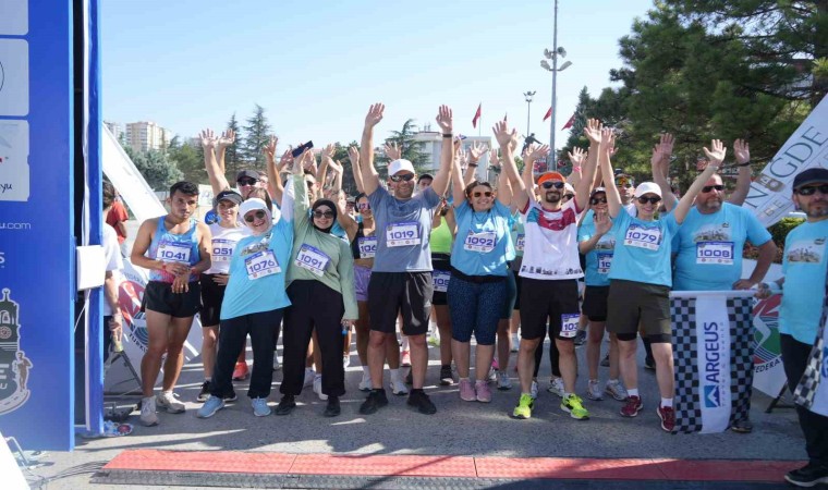 Niğdede şehit Ömer Halisdemir anısına yarı maraton düzenlendi