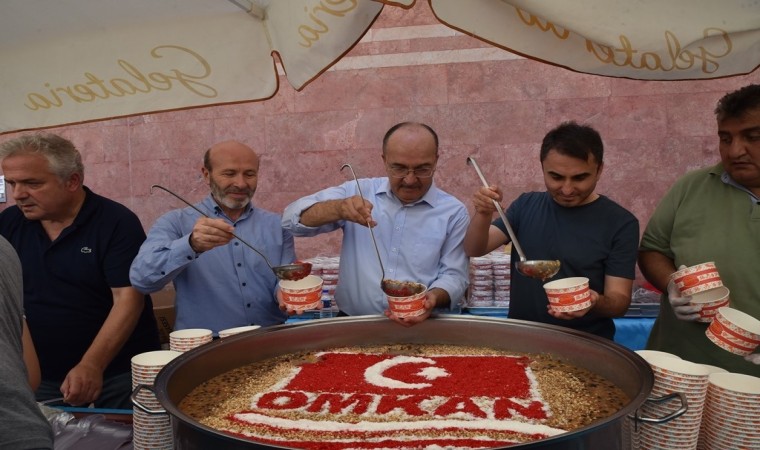 OMÜde aşure ikramı