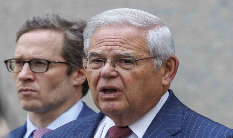 Rüşvet ve yolsuzluktan suçlu bulunan ABDli Senatör Bob Menendez istifa etti