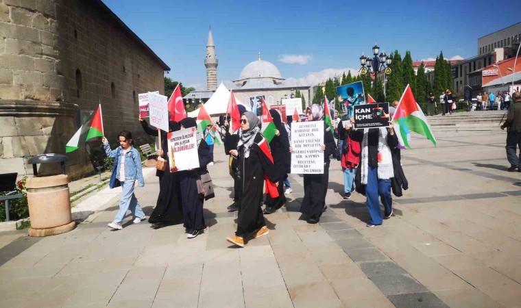 Sağlıkçıların İsrailin Gazzeye saldırılarını protesto yürüyüşleri devam ediyor