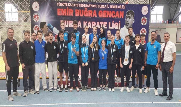 Sakarya Büyükşehirin karatecileri Bursadan 8 madalyayla döndü