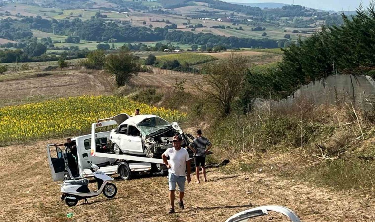 Sakaryada taklalar atan otomobil hurdaya döndü: 1 ölü, 1 yaralı