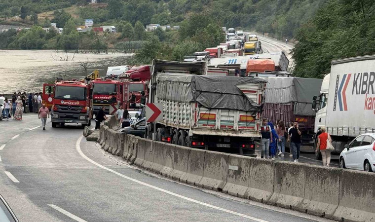 Sakaryada zincirleme kaza: Ortalık savaş alanına döndü