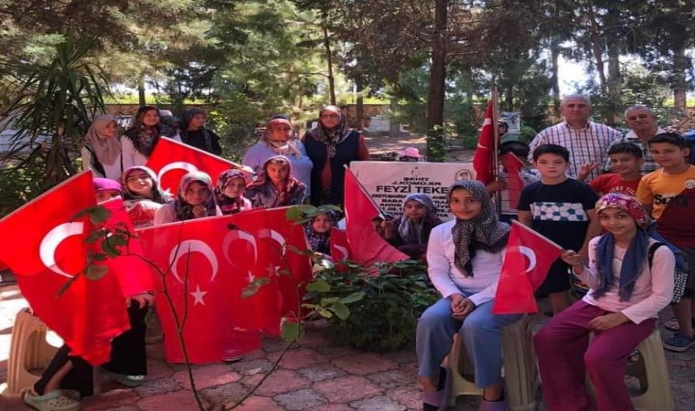 Sarıgölde Kuran kursu öğrencileri şehit mezarında dua etti