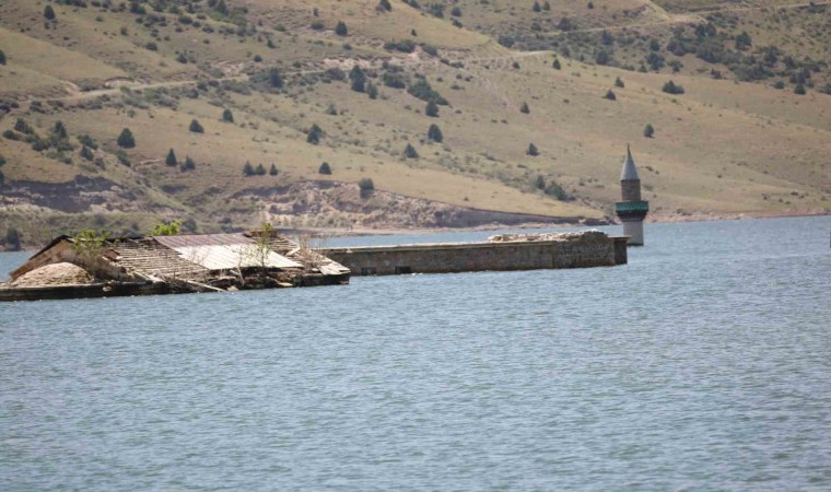 Sarıkamışta baraj suyu çekildi