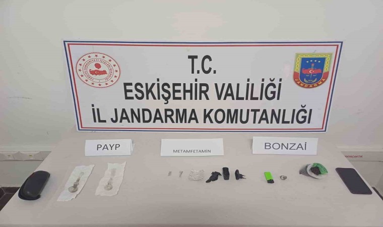 Satmak için ilçeye götürdüğü uyuşturucu madde ile birlikte jandarmaya yakalandı