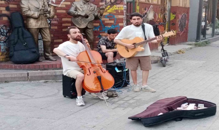 Sokak müzisyenleri tekrardan sahaya indi