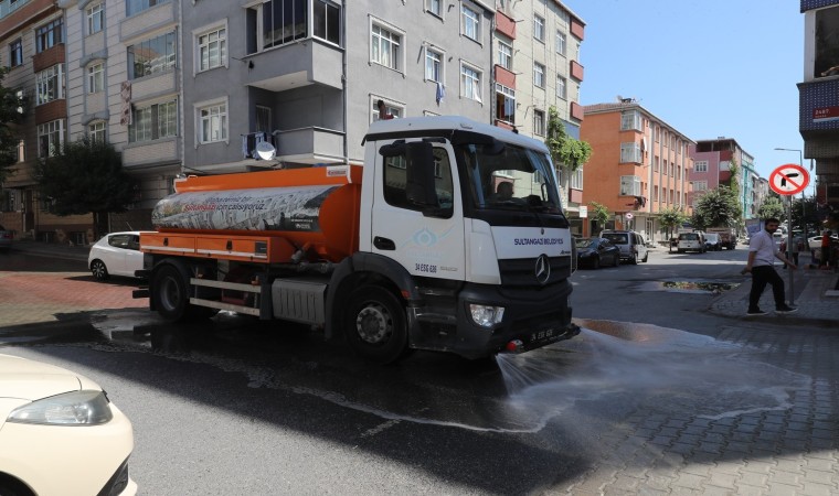 Sultangazide cadde ve sokaklar yıkanıyor