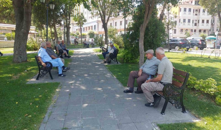 Tekirdağda kavurucu sıcaklar: Gölgeye akın ettiler