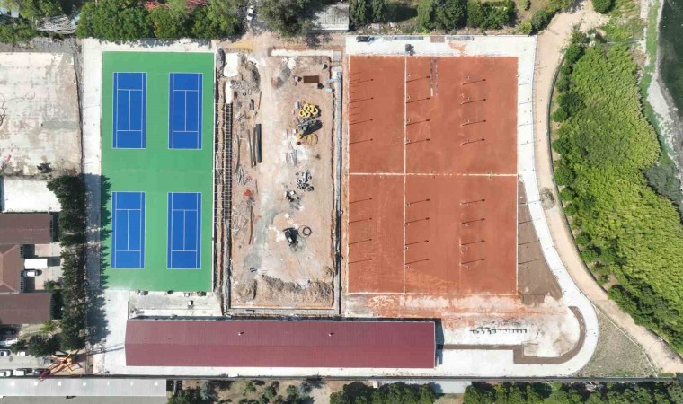 Tenis Merkezinde balon kortlar boyandı