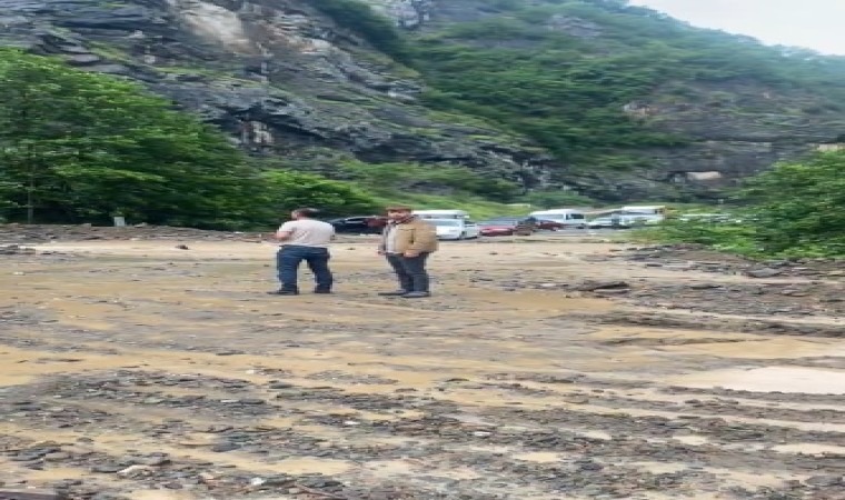 Trabzonda heyelan nedeniyle Araklı-Bayburt yolu ulaşıma kapandı