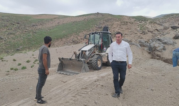 Türkiyenin en yüksek üçüncü dağı Süphan Dağına yol açma çalışması