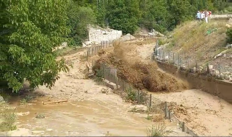 Uzunderede sulama göleti kapaklarının açılmasıyla sel yaşandı