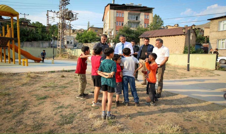 Vali Çelikten Yeni mahalleye halı saha müjdesi