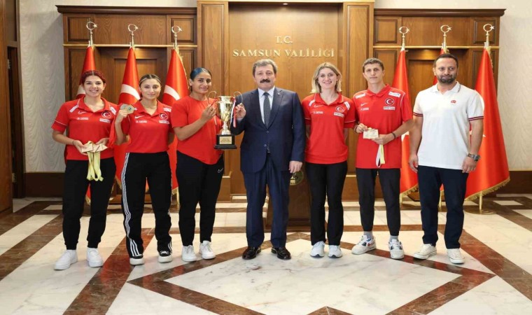 Vali Tavlıdan Türkiyenin gururu özel sporculara tebrik