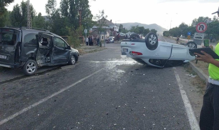 Vanda trafik kazası: 7 yaralı