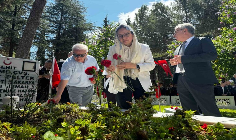 Yalovada şehitler mezarları başında anıldı