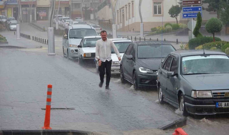 Yozgatta sağanak yağış hayatı olumsuz etkiledi