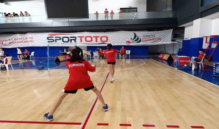 Yunusemreli badmintoncular Youth Open 2024te Manisanın gururu oldu