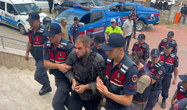 3 akrabasını bıçaklayarak öldürüp yayla evini ateşe veren şahsın mahkemedeki ifadesi ortaya çıktı