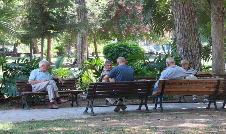 Adanada termometreler 41 dereceyi gösterirken hissedilen sıcaklık 50 dereceyi buldu