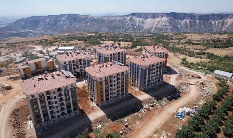 Adıyamanın Tut İlçesinde depremzedeler konutlara yerleşiyor