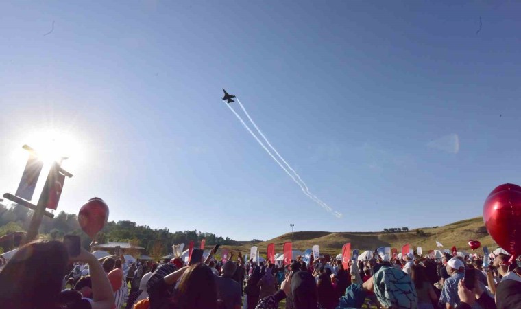 Ahlatta SOLOTÜRK gösterisi nefes kesti