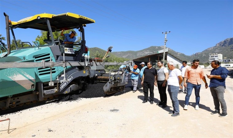 Alanya Belediyesinden Oba Mahallesine sıcak asfalt