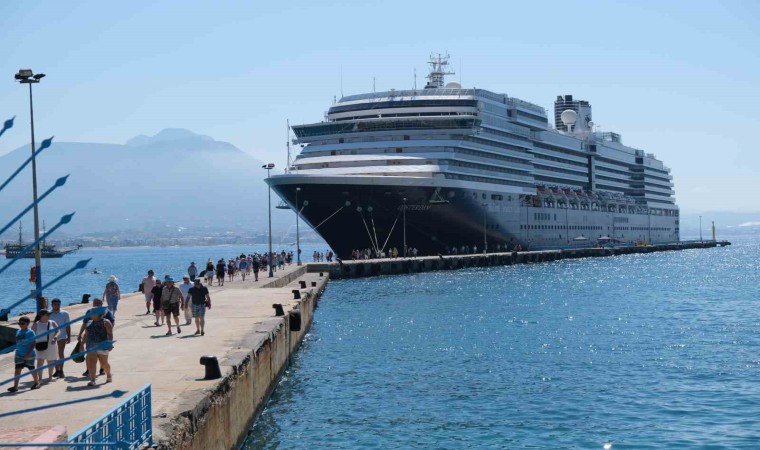 Alanyaya turistler denizden geldi