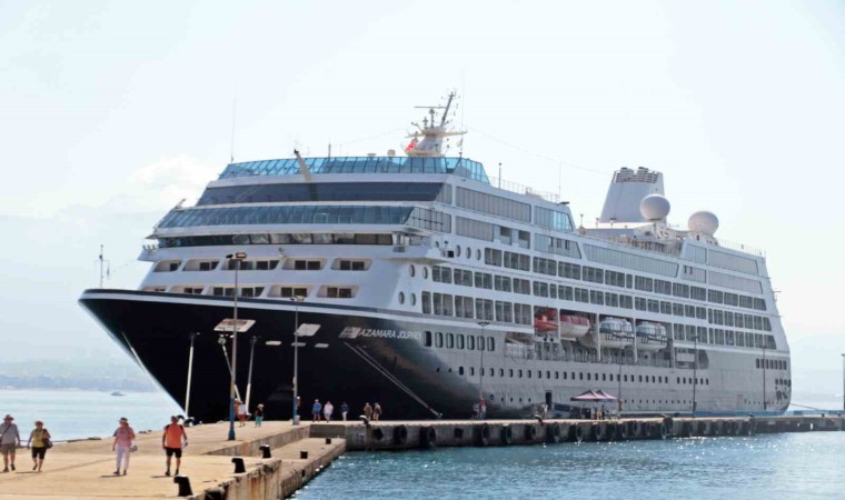 Alanyaya turistler denizden geldi