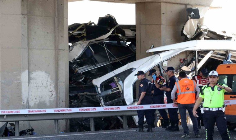 Ankara Polatlıda kontrolden çıkan yolcu otobüsünün köprü ayağına çarptığı kazada ölü sayısı 11 oldu.