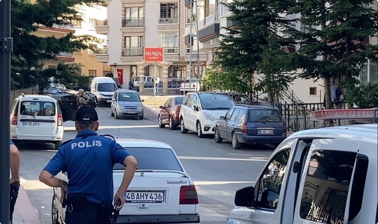 Ankarada firari hükümlü market sahibini rehin aldı