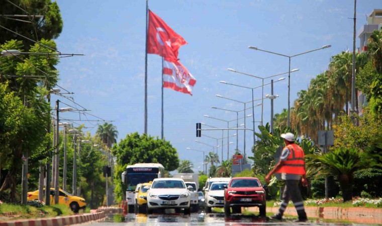 Antalyada termometreler çıldırdı: Ağustos ayının en sıcak günlerinden biri yaşanıyor