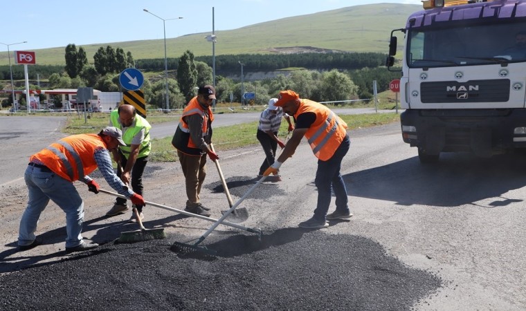 Ardahanda yol çalışmaları son hız devam ediyor