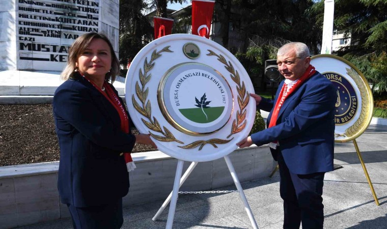 Atatürkün Cumhurbaşkanı olarak Bursaya gelişinin 100. yılı anısına çelenk sunumu yapıldı