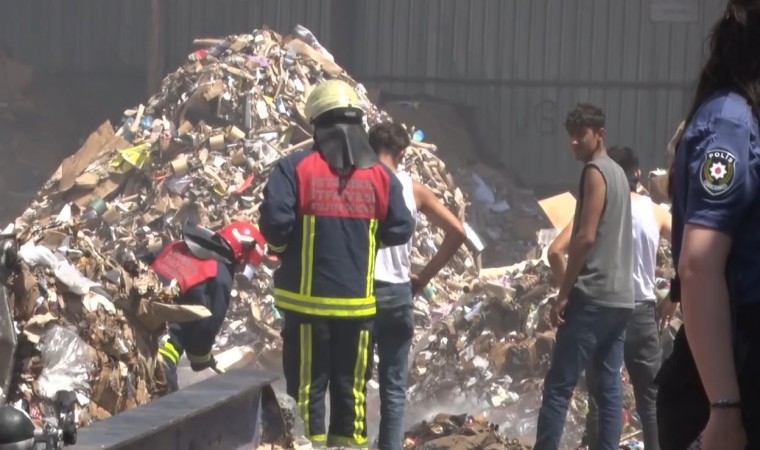 Avcılarda kağıt geri dönüşüm deposunda korkutan yangın