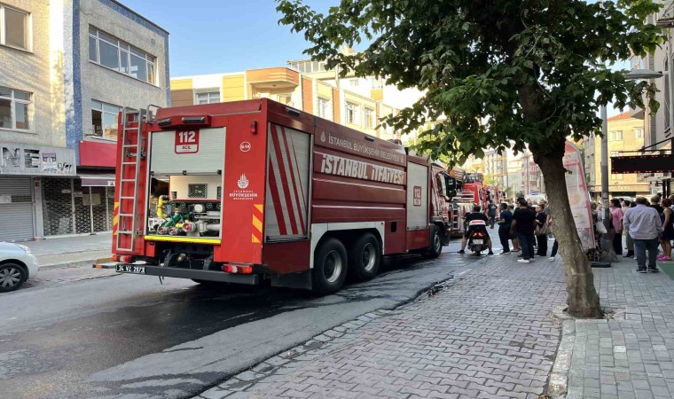 Avcılarda klima ünitesi patlayan daire kullanılamaz hale geldi