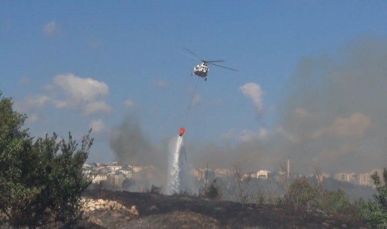 Avcılarda otluk alanda çıkan yangın helikopter yardımıyla söndürüldü