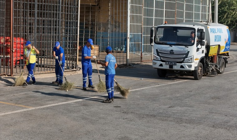 Aydın Büyükşehir Belediyesi Acarlar Halinde detaylı temizlik çalışması gerçekleştirdi