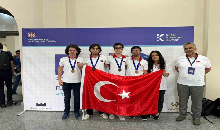 Bahçeşehir Koleji öğrencileri Avrupa Fizik Olimpiyatında iki altın madalya kazandı