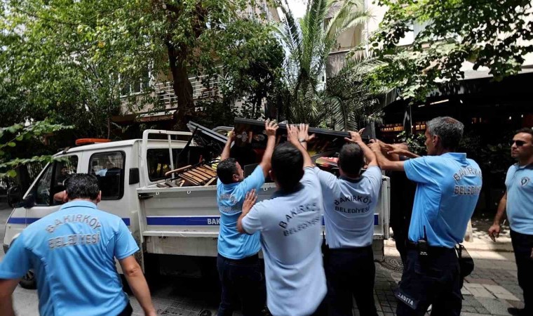 Bakırköy Belediyesi Zabıta Ekipleri kaldırım işgaline karşı denetim