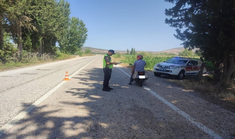 Balıkesirde jandarmadan trafik denetimi: 16 araç trafikten men